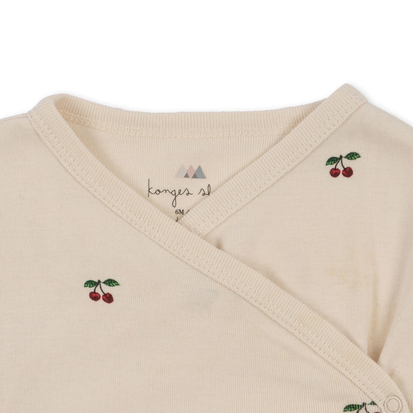 Minnie Romper - Amour Rouge met Rode Hartjes - Pointelle - Biologisch Katoen - GOTS - Konges Sløjd - close up