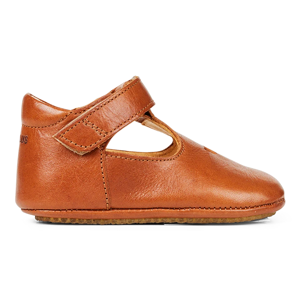 Angulus - Prewalker with heart and velcro closure - Eerste stapjes schoentjes Zijaanzicht