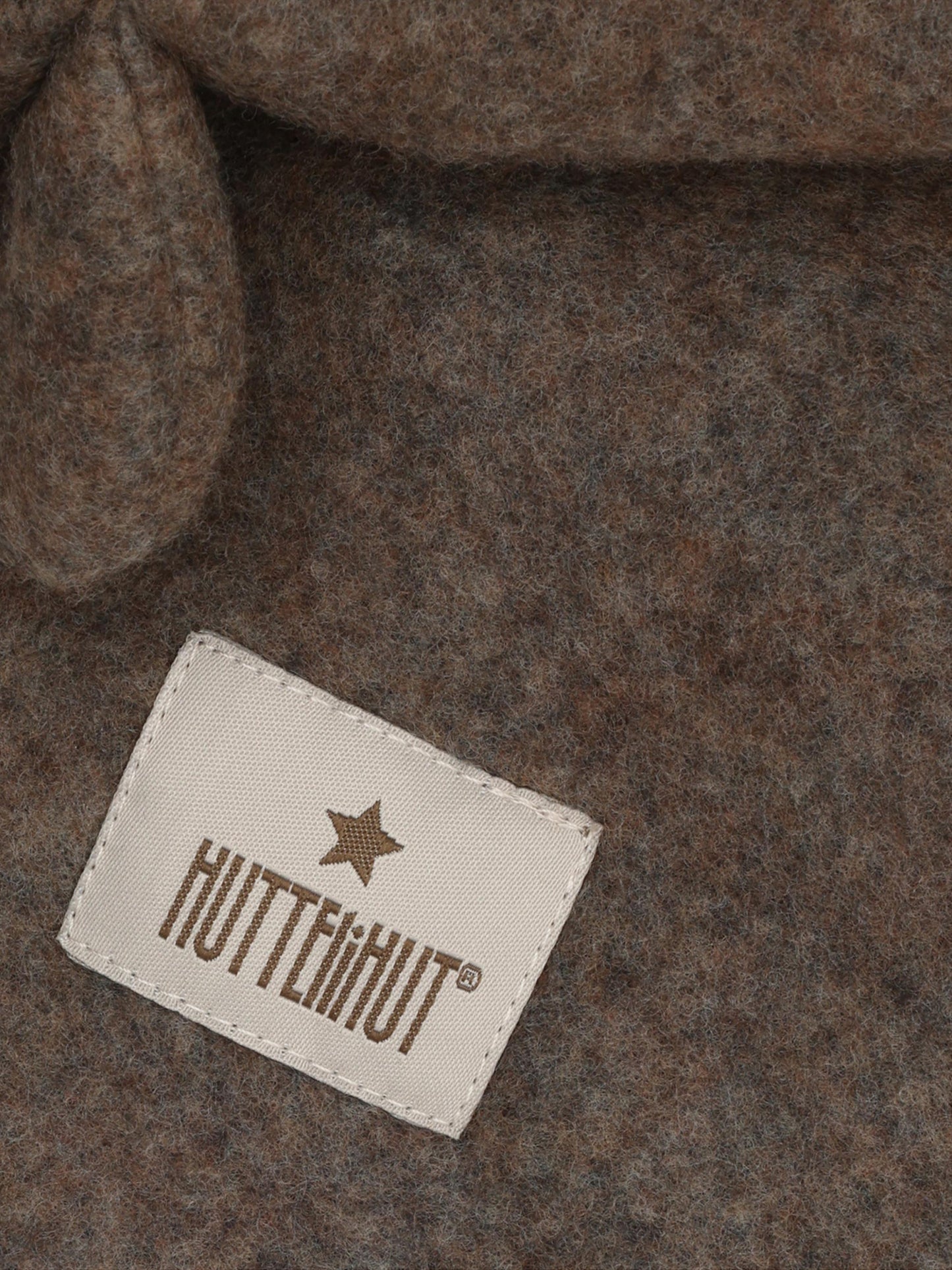 Balaclava met berenoren - Merino wol fleece - Brown Melange - HUTTEliHUT close up