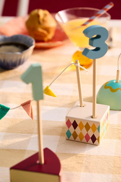 Geburtstagstischdekoration mit Zahlen - FSC-zertifiziertes Holz - Kid's Concept