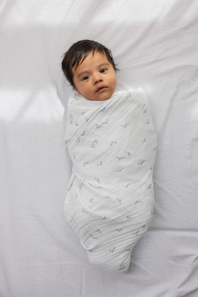 Swaddle - Hydrofiele doek - 110x110 cm - Biologisch katoen mousseline - Bonded Muslin Print - Dolfijn/Dolphin - MarMar Copenhagen - productfoto