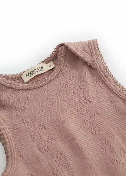 Mouwloze merinowollen romper - Bini Wool Pointelle - Burnt Rose - MarMar Copenhagen