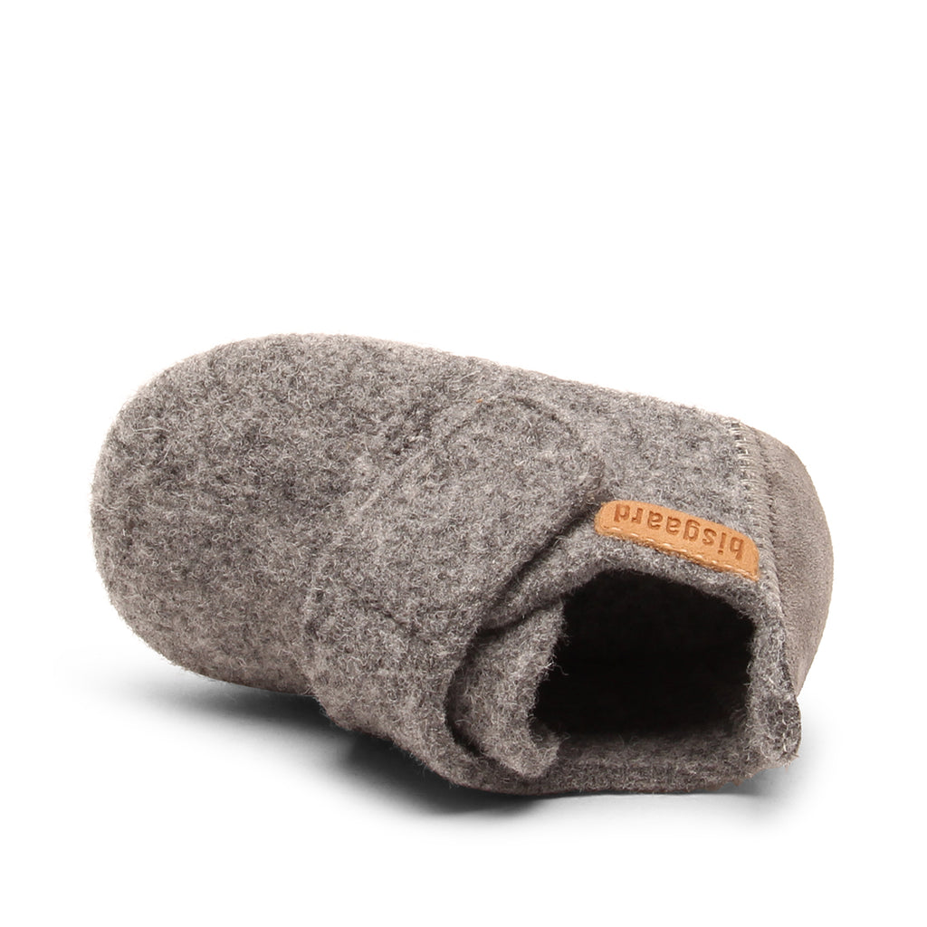 Baby Wool Grey – Wollen babyslofjes – Bisgaard: slofje van bovenaf met zichtbare opening.