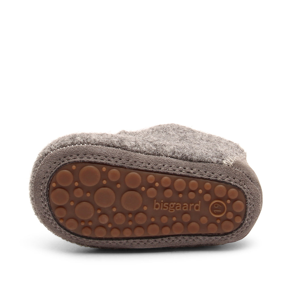 Baby Wool Grey – Wollen babyslofjes – Bisgaard: onderkant van het slofje met zichtbare zool.