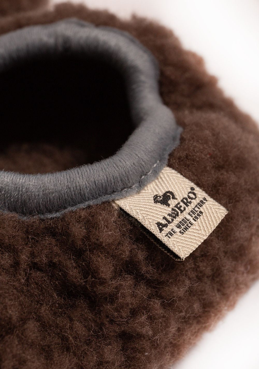Wollene Kinderhausschuhe - Cloudlet Junior Choco Martini – 100% Wolle – Alwero x Salty Stitch