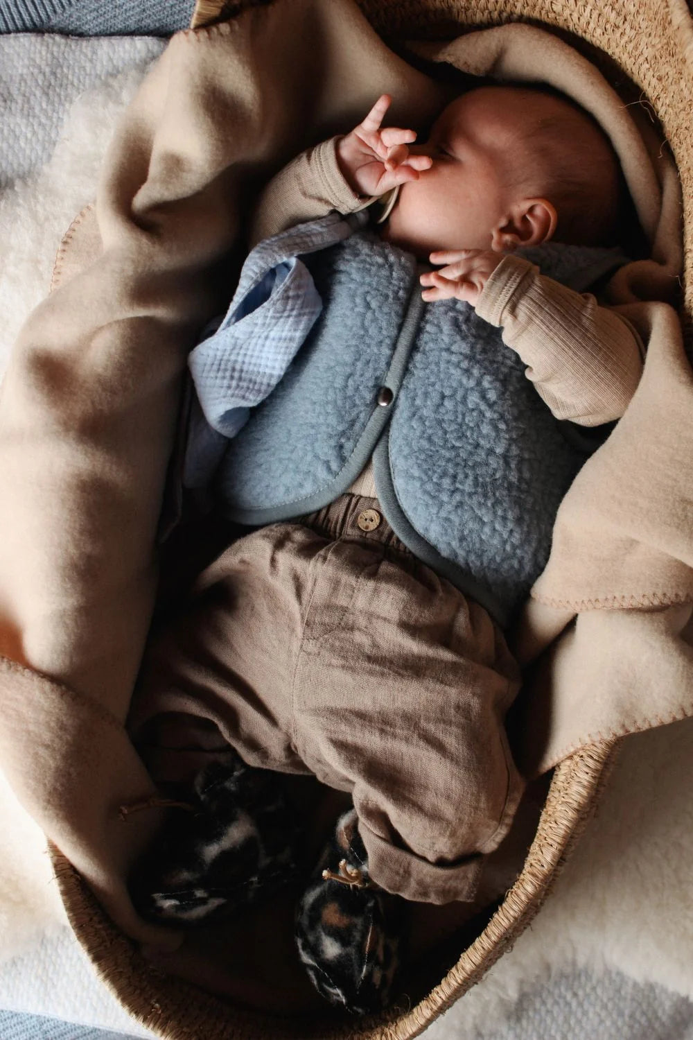 Babyvest Lulu Light – Icy Blue– 100% wol – Alwero