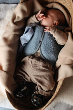 Babyvest Lulu Light – Icy Blue– 100% wol – Alwero