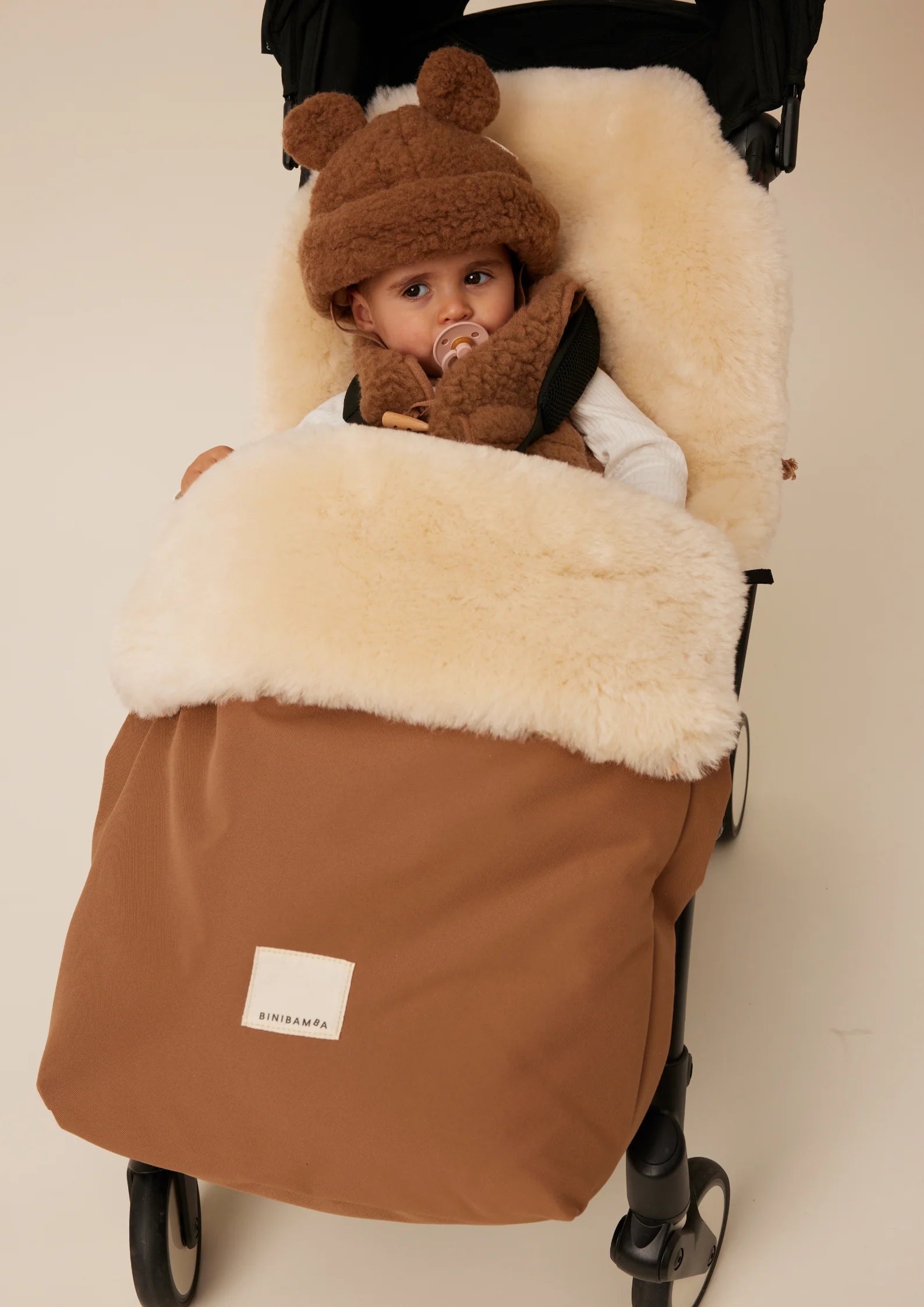 Fußsack Puffmuff® - Merino-Lammfell - Bruno + Milk - BINIBAMBA
