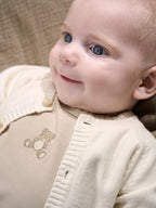Gebreid Baby Vestje - Biologisch Katoen - Knit Cardigan - Antique White - GOTS - Fixoni - lifestyle - afbeelding 3