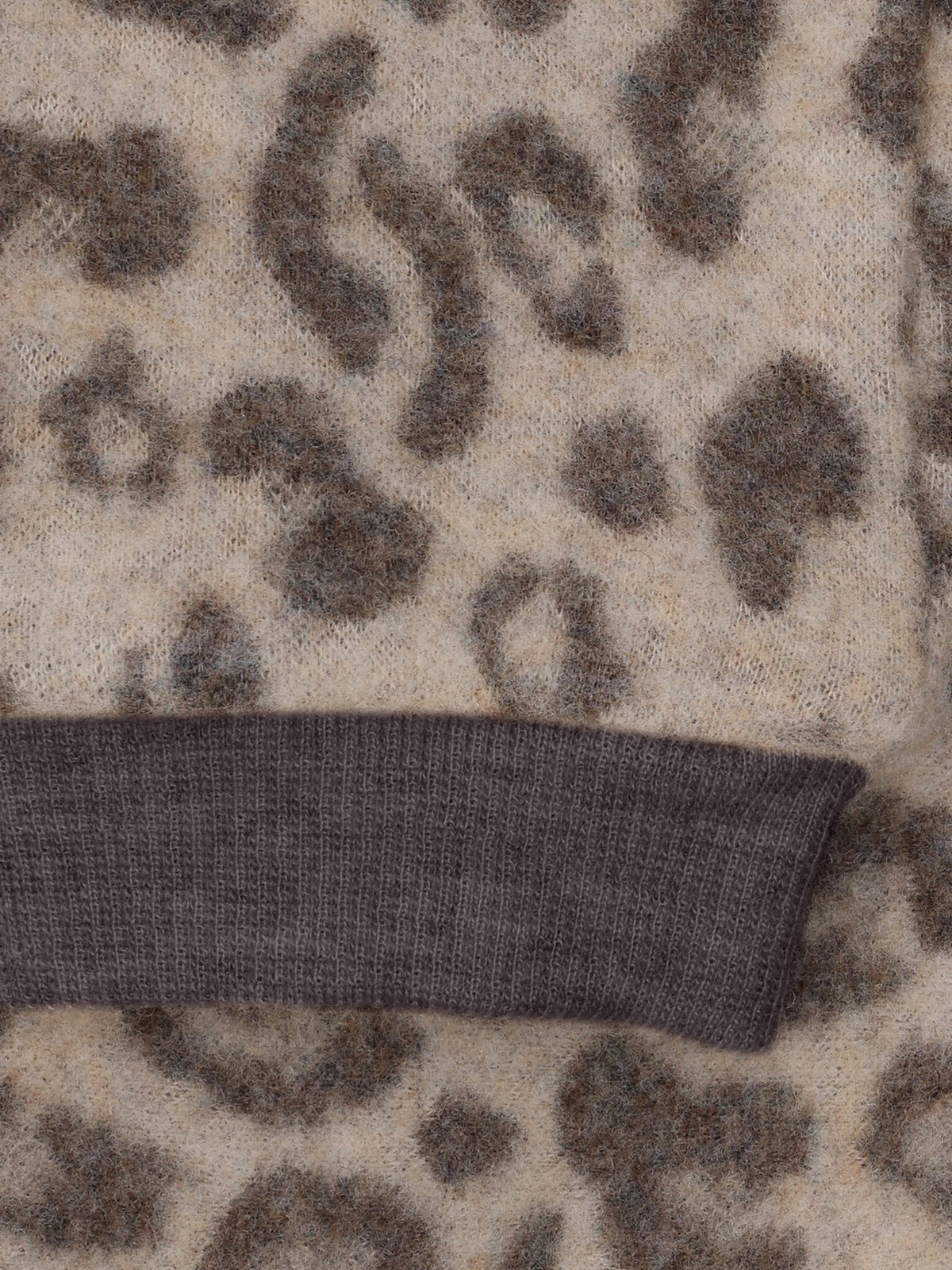 Broekje van merino wool fleece - Jacquard/panterprint - Camel Melange - 100% merino wol - Huttelihut - close up