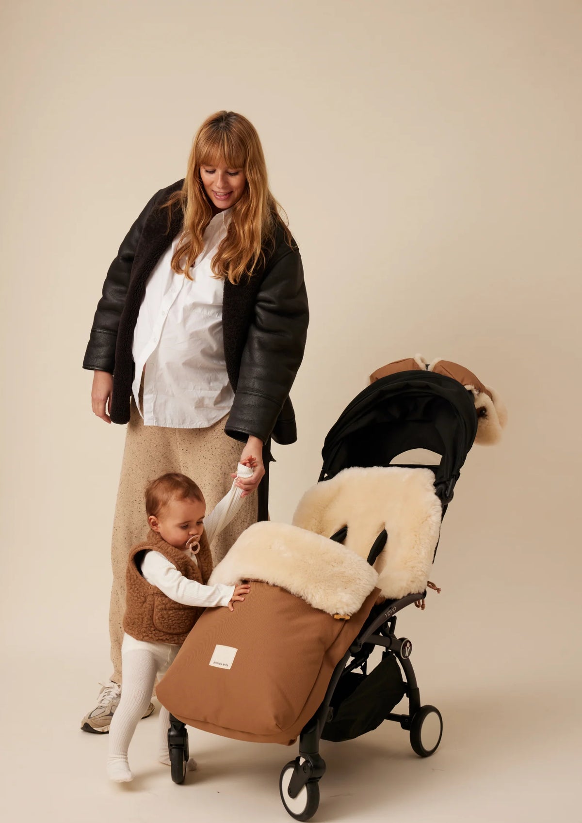 Bruno Buggy Mittens – Kinderwagen-Handwärmer aus Merino-Lammfell – BINIBAMBA