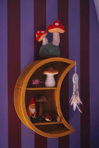 Brede Strepen Bordeaux Blauw – Atelier Chien: detail of the wallpaper with a moon-shaped wall shelf.