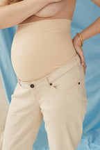 The Boyfriend Jeans Beige – Comfortable beige maternity jeans with adjustable belly band – Atelier Melon