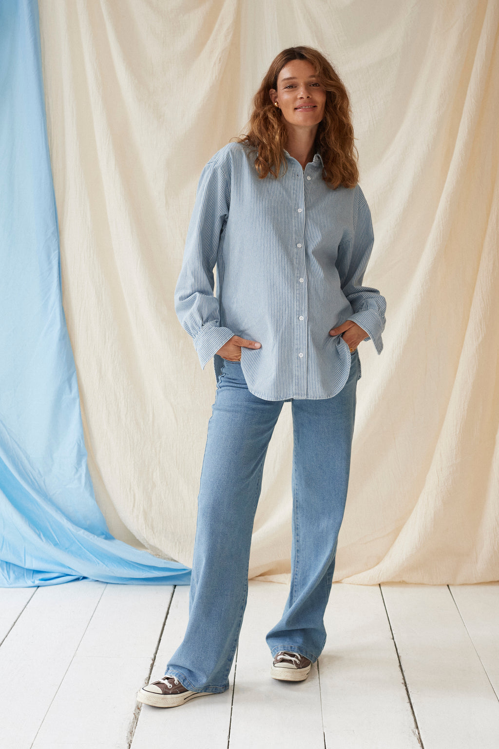 The Shirt Stripe Denim – Striped oversized maternity blouse – 100% cotton – Hidden zippers – Atelier Melon