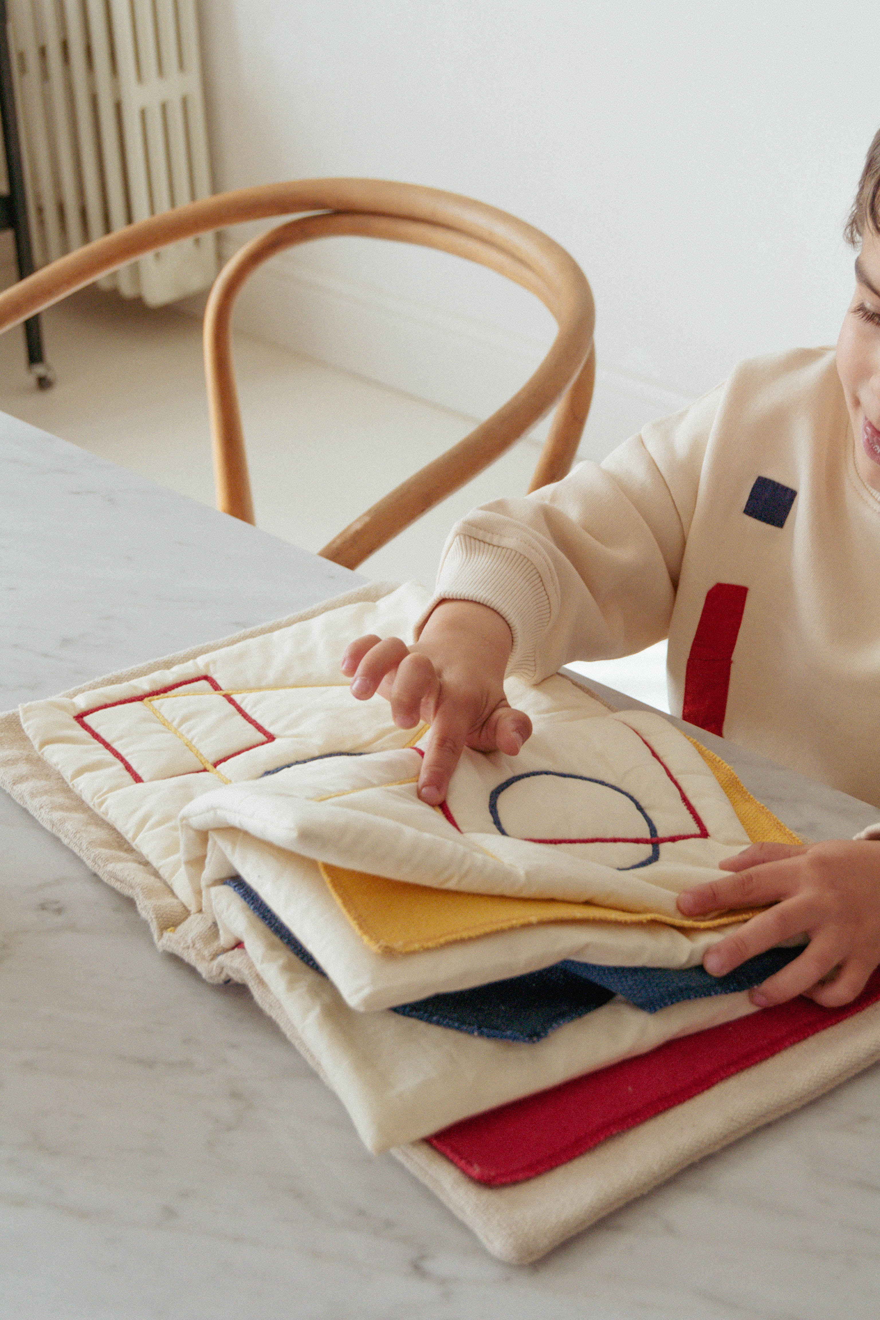 Sensory Book Bauhaus - Sensorisch activiteitenboek - 22 × 28 cm - Lorena Canals - productfoto