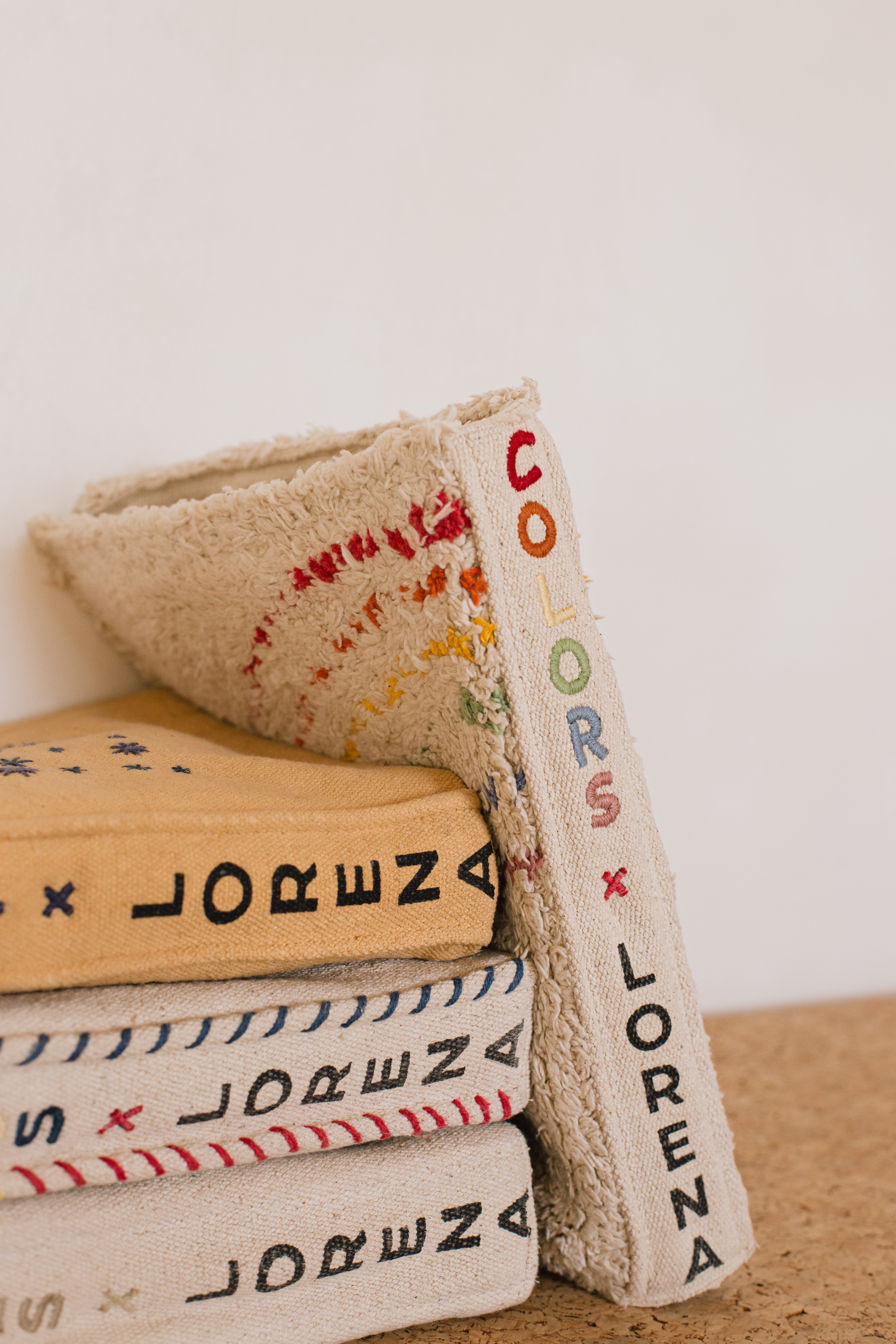 Sensory Book Bauhaus - Sensorisch activiteitenboek - 22 × 28 cm - Lorena Canals - productfoto - afbeelding 3
