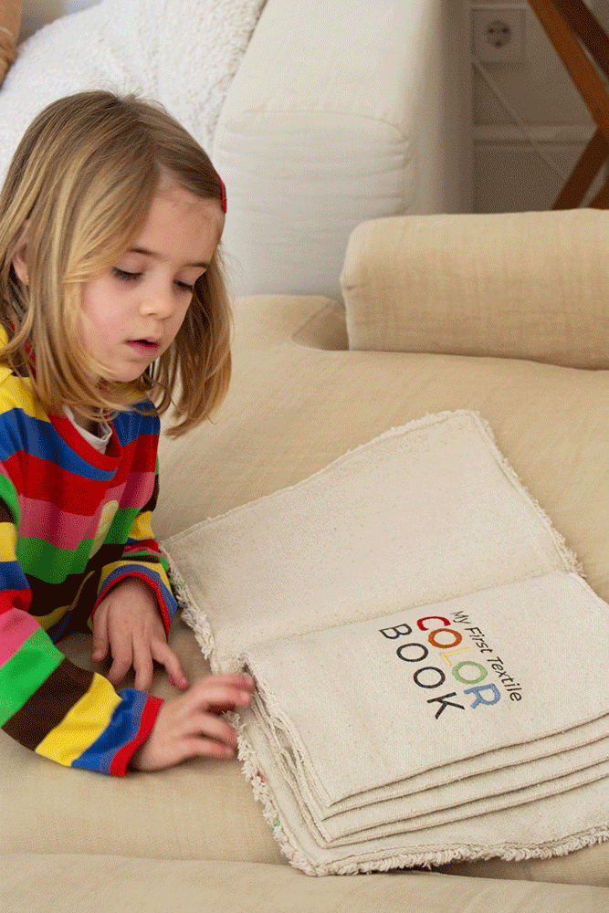 Sensory Book Colours - Sensorisch boek met fruit en groenten - Lorena Canals - productfoto - afbeelding 2