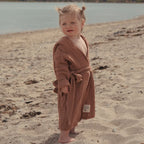 Baby Bello - Baby Badjas - Burro - 100% biologisch mousseline katoen - kind op strand