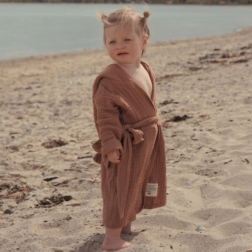 Baby Bello - Baby Badjas - Burro - 100% biologisch mousseline katoen - kind op strand