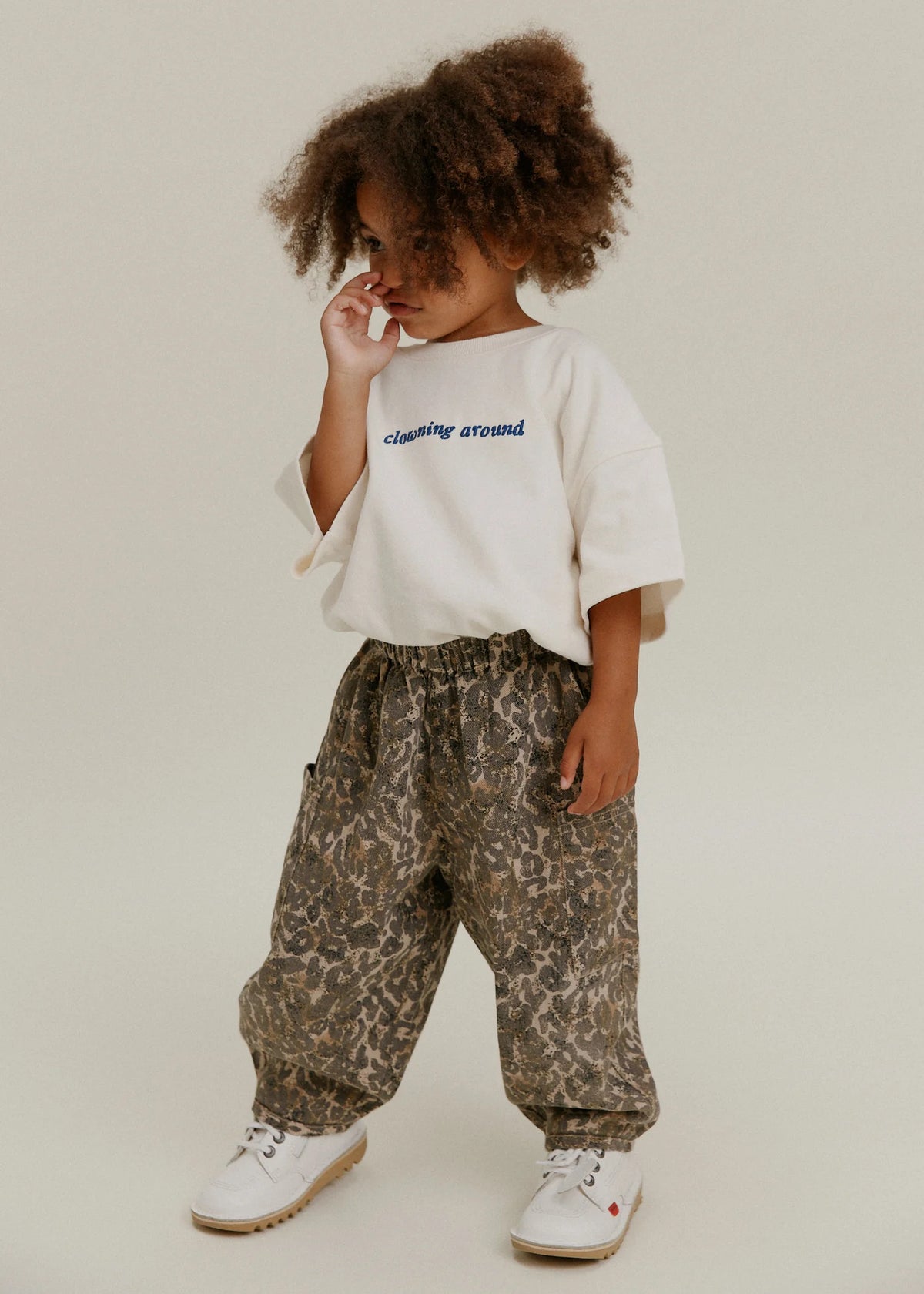 Emerson Leopard Trouser – Pantalon oversize léopard – 100 % coton biologique – Claude & Co