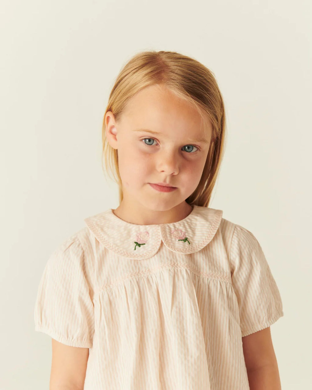 Seersucker blouse met kraag - Dusty Rose met Cream Stripe - Biologisch katoen - Copenhagen Colors - productfoto - afbeelding 4
