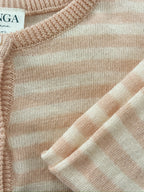 Venti Knit Cardigan - Cameo Rose - Fijngebreid Vestje - Biologisch Katoen - GOTS - Konges Sløjd - close up