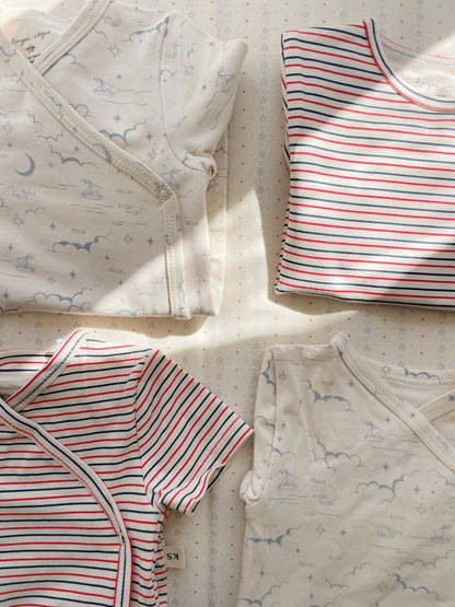 Basic Newborn Onesie - Cielo Marino - Overslag Boxpakje - Biologisch Katoen - GOTS - Konges Sløjd - opgevouwen