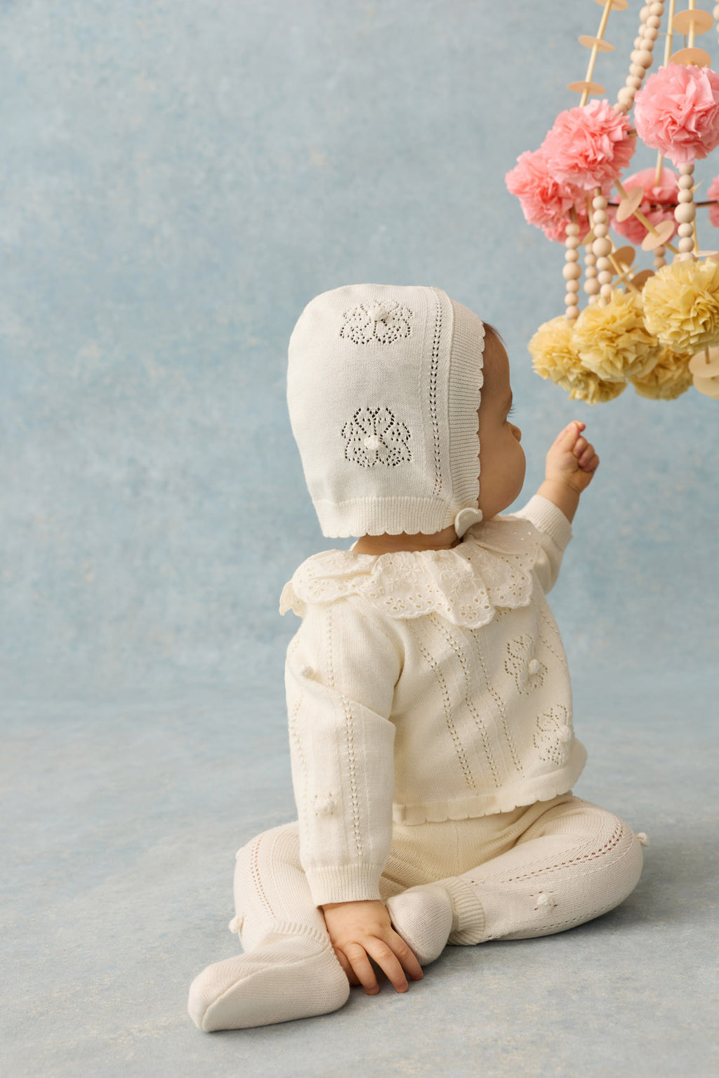 Babyset Bliss met trui, broekje en mutsje - Katoen & zijde - Cream - Louise Misha - productfoto - afbeelding 2