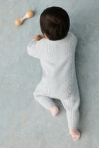 Gebreid babypakje Drillia met bloemen - TENCEL™ & alpaca - Cloud - Louise Misha - productfoto - afbeelding 4