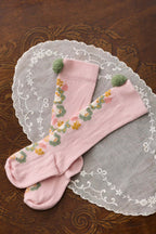 Kniekousen Chelie met pompons - Katoenmix - Blush - Louise Misha - productfoto - afbeelding 2