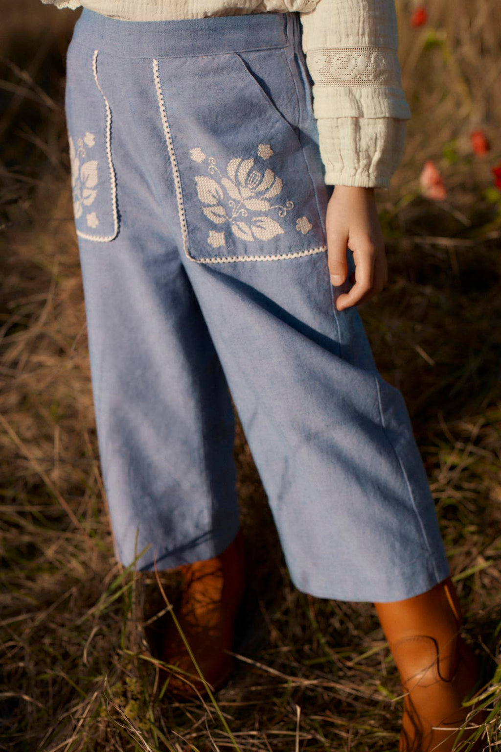 Broek Flofi met borduursels - Biologisch katoen - Light Blue - Louise Misha - productfoto