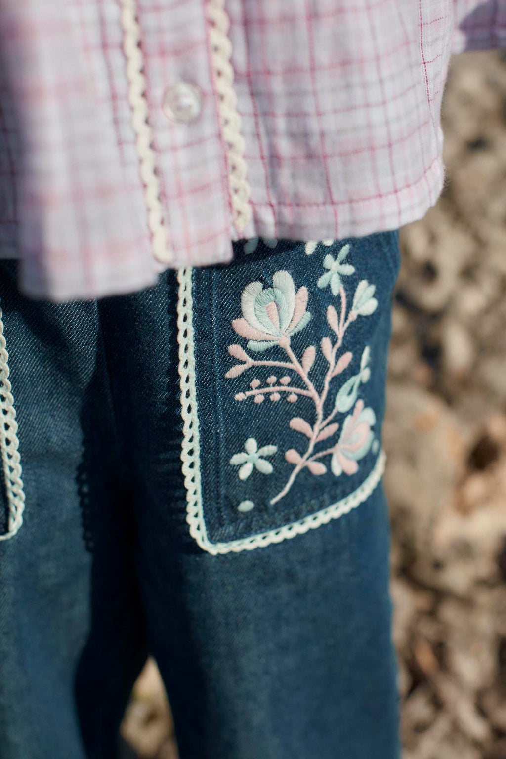 Broek Flofi met borduursels - Indigo - Louise Misha - productfoto - afbeelding 5