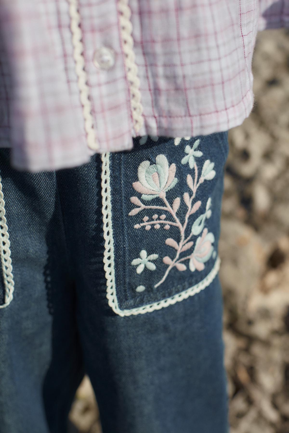 Broek Flofi met borduursels - Indigo - Louise Misha - productfoto - afbeelding 5