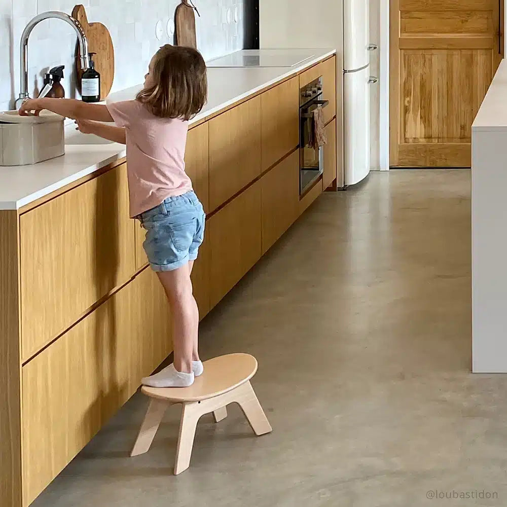 HIBO kinderkrukje - houten opstapje van beukenhout - Charlie Crane - productfoto - afbeelding 4