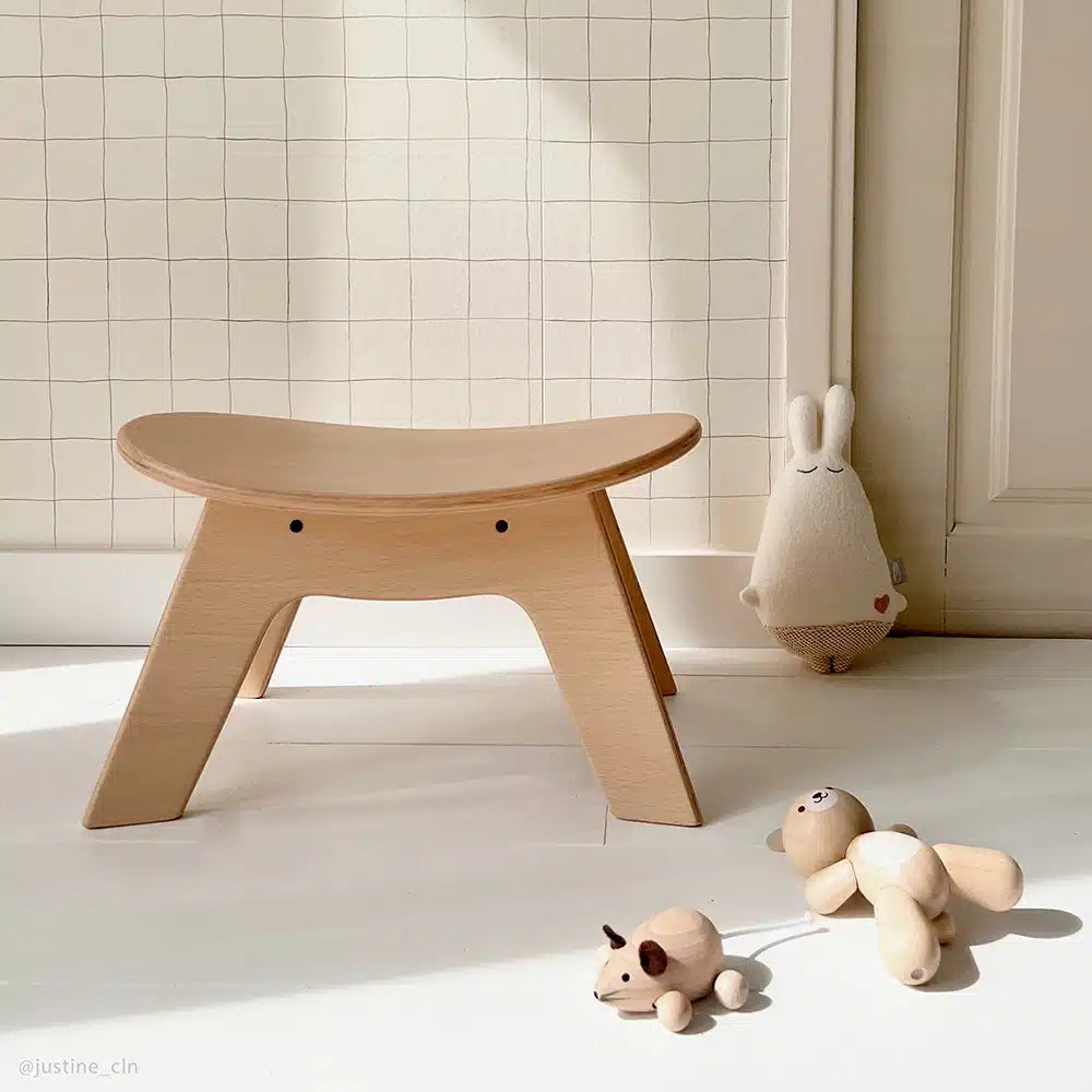 HIBO kinderkrukje - houten opstapje van beukenhout - Charlie Crane - productfoto