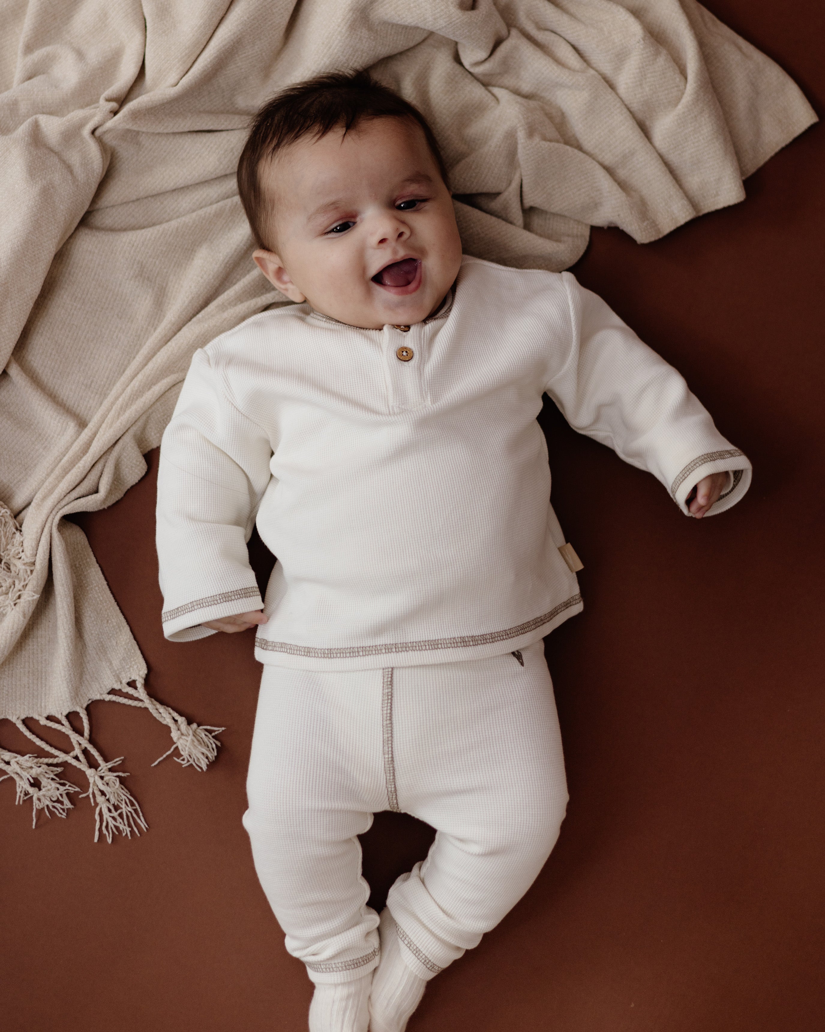 Legging broekje Niels - White Cream - 100% katoen - LEVV Labels - met baby