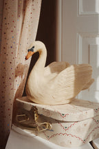 Zwaan Lamp - Beige Nachtlampje voor de baby- en kinderkamer - Konges Sløjd - sfeerbeeld