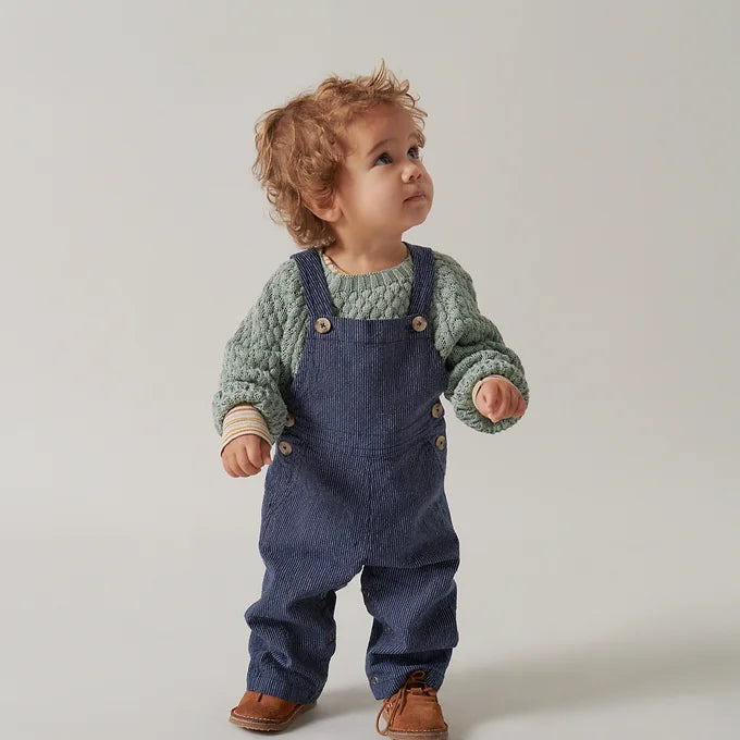 MarMar Copenhagen - Ruben Chambray Dungarees - Baby Tuinbroekje - Katoen - staande baby
