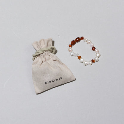 Barnsteen en parel armband - Pearly Caramel - 14 cm - Kids 0-3 jaar - Nirrimis