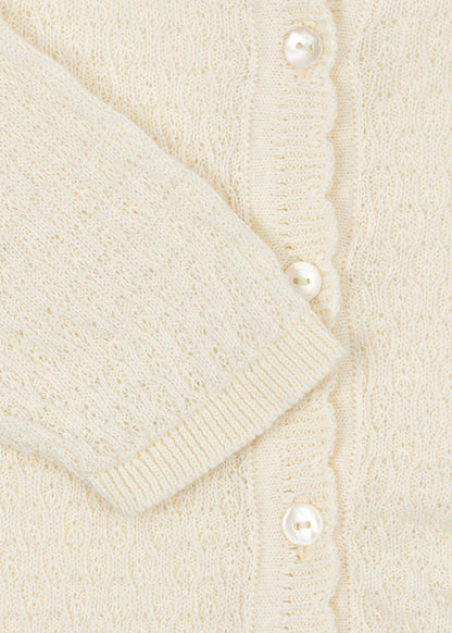 Venti Pointelle Cardigan - Antique White - Fijngebreid Vestje - Biologisch Katoen - GOTS - Konges Sløjd - close up mouw