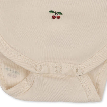 Minnie Romper - Amour Rouge met Rode Hartjes - Pointelle - Biologisch Katoen - GOTS - Konges Sløjd - close up
