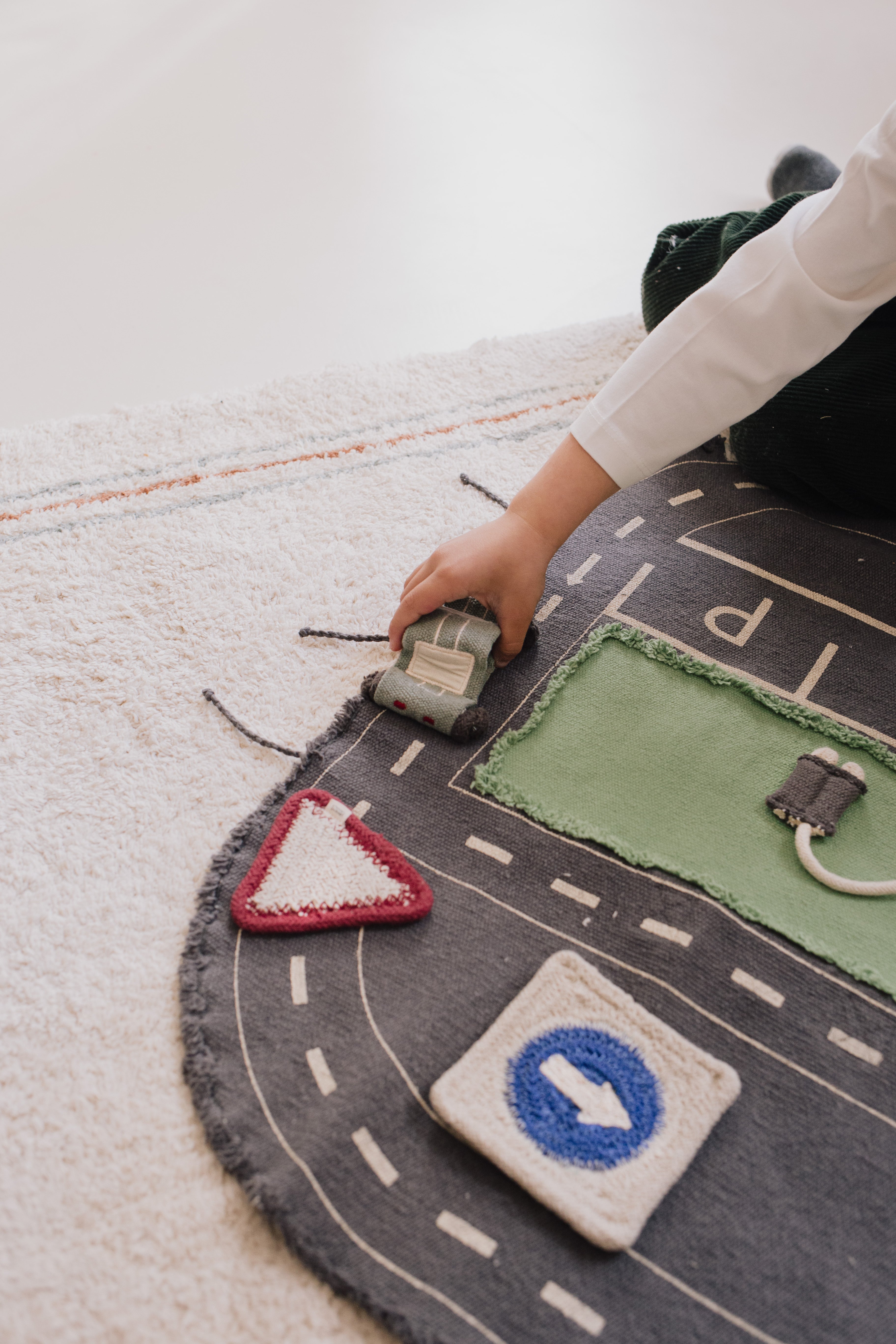 Small World Green Toy Eco-City - Textiele speelset - 50 × 65 cm - Lorena Canals - productfoto - afbeelding 4