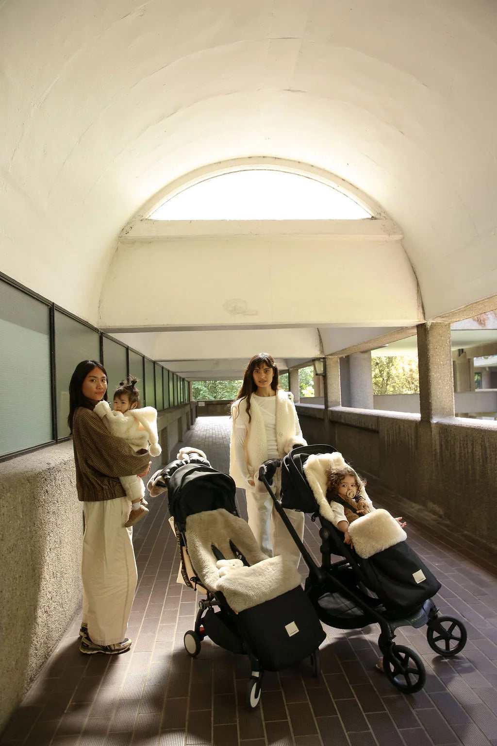 Toast Puffmuff – Luxe kinderwagenvoetenzak van merino schapenvacht – BINIBAMBA