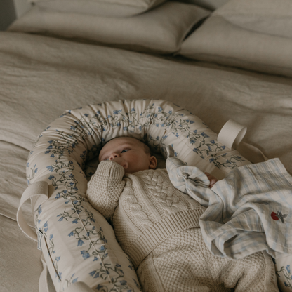 Babynest – Bellflower – Babylift – Bio-Baumwolle – Blaue Blumen – Garbo & Friends