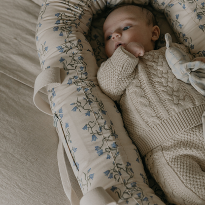 Babynest – Bellflower – Babylift – Bio-Baumwolle – Blaue Blumen – Garbo & Friends