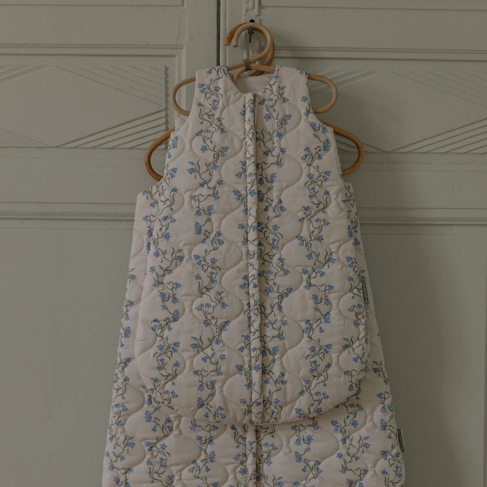 Gesteppter Schlafsack – Bell Flower/Blaues Blumenmuster – Bio-Baumwolle – Garbo&Friends