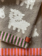 Wiegdeken Voff hondjes - Biologisch wol - Beige - 65x90 cm - Klippan - productfoto