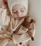 Gebreid knuffel konijntje - Ecru overalls - Alpaca wol - Main Sauvage - productfoto - afbeelding 2