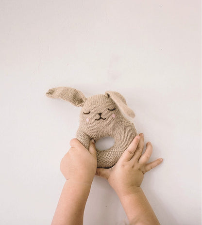 Soft rattle - Rabbit/Bunny rattle - Alpaca wool - Sand/Beige - Main Sauvage