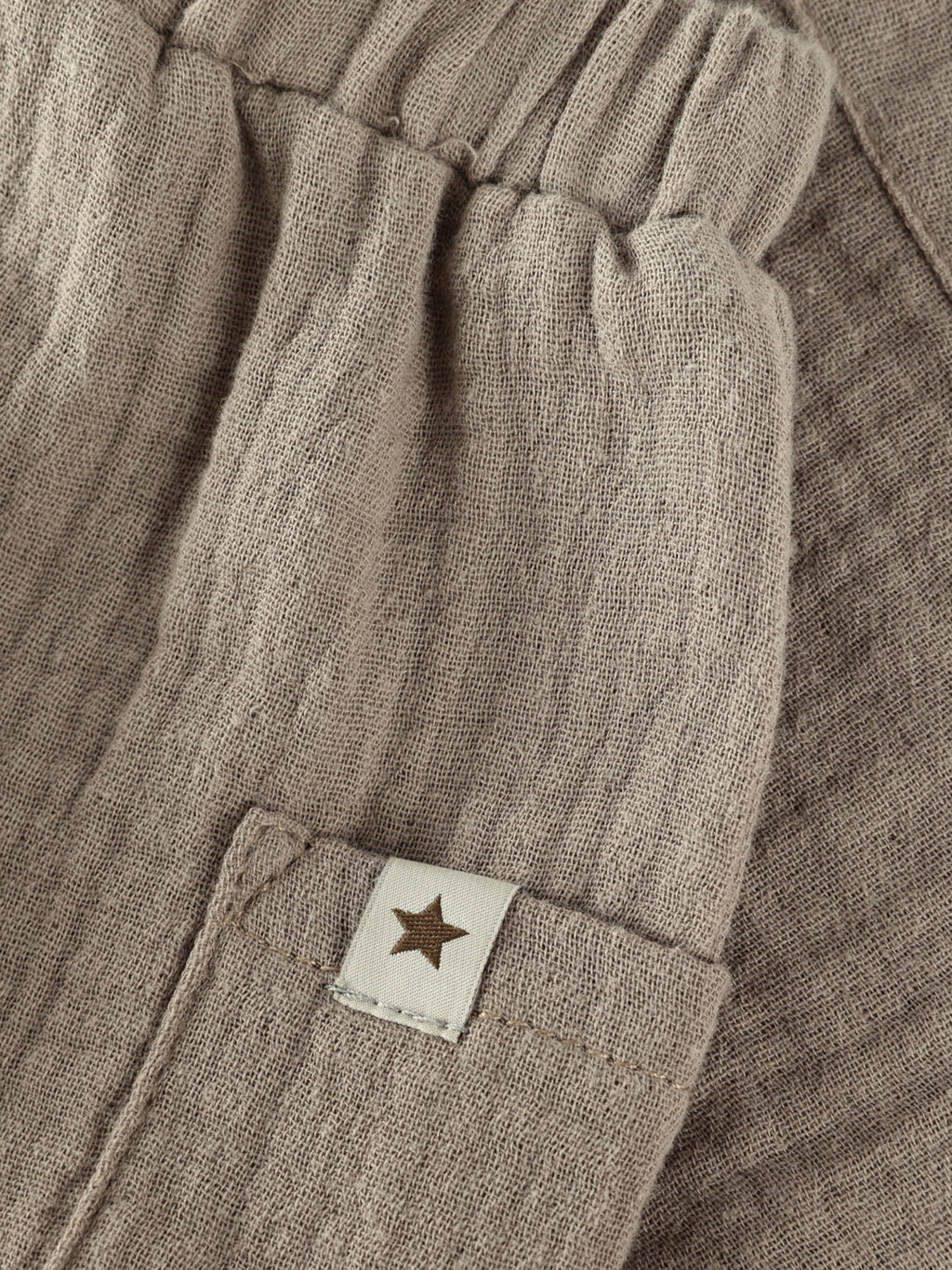 Baby broekje - Biologisch katoen/Mousseline - Bruin/Moon Rock - Huttelihut close up
